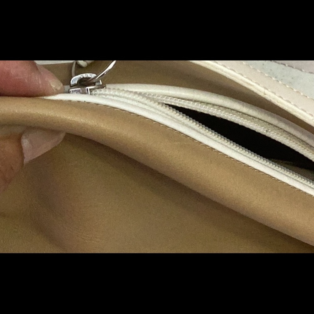 Coach Beige and Cream Leather Shoulder Bag - Picture 12 of 16